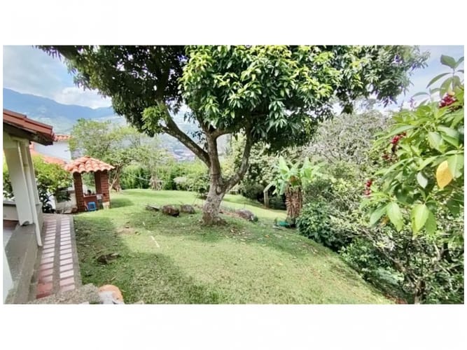 Casa de 4 alcobas en venta en Actividad Multiple, Copacabana, 594 m² · foto 9 de 24