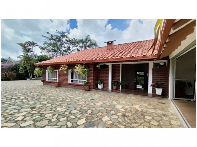 Casa de 4 alcobas en venta en Actividad Multiple, Copacabana, 594 m² · foto 13 de 24