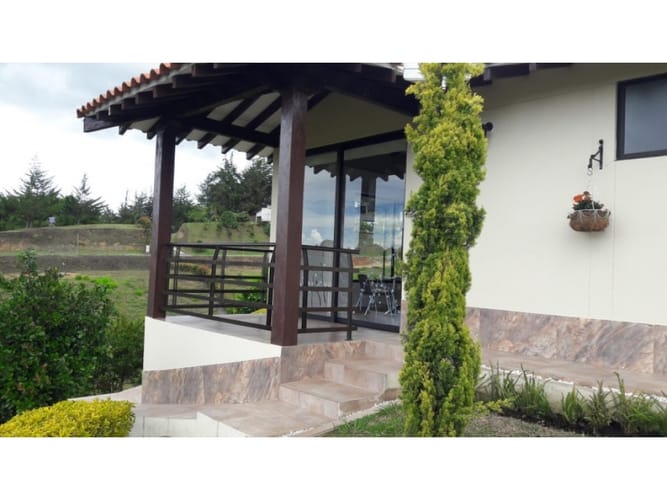 Casa de 2 alcobas en venta en La Ceja, 430 m² · foto 2 de 9