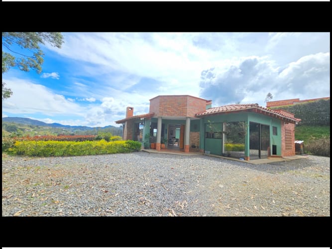Casa de 4 alcobas en venta en Pantanillo, El Retiro, 180 m² · foto 2 de 24