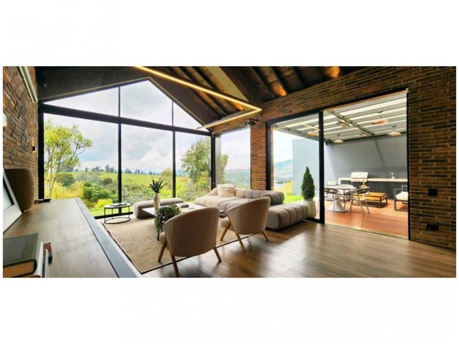 Casa de 3 alcobas en venta en Vía Las Palmas, Envigado, 270 m² · foto 2 de 13