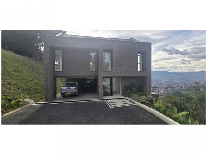 Casa de 3 alcobas en venta en Loma Del Escobero, Envigado, 275 m² · foto 4 de 14