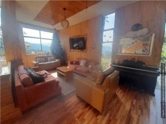 Casa de 4 alcobas en venta en Loma Del Esmeraldal, Envigado, 380 m² · foto 2 de 23