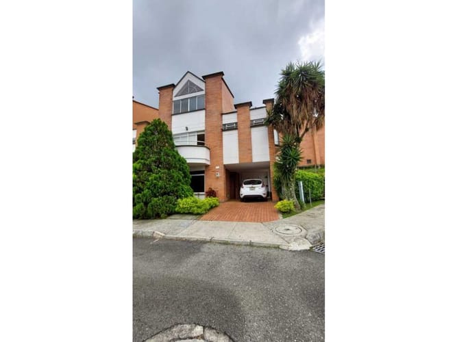 Casa de 4 alcobas en venta en Loma Del Esmeraldal, Envigado, 189 m² · foto 3 de 19