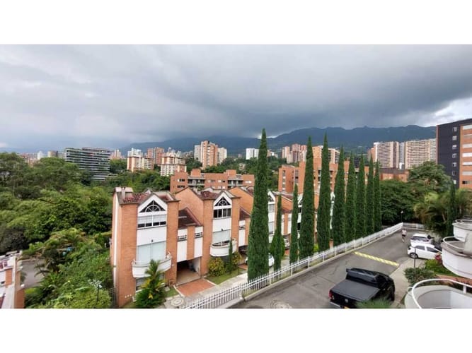 Casa de 4 alcobas en venta en Loma Del Esmeraldal, Envigado, 189 m² · foto 5 de 19