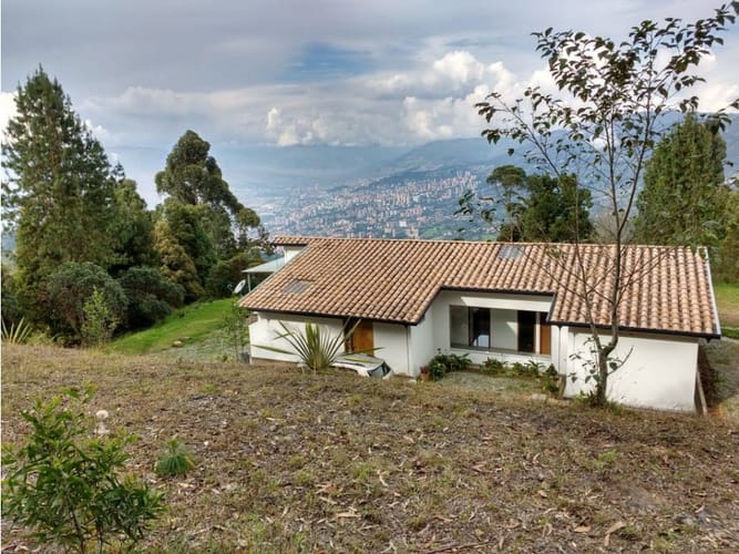 Casa de 3 alcobas en venta en La Catedral, Envigado, 160 m² · foto 4 de 11