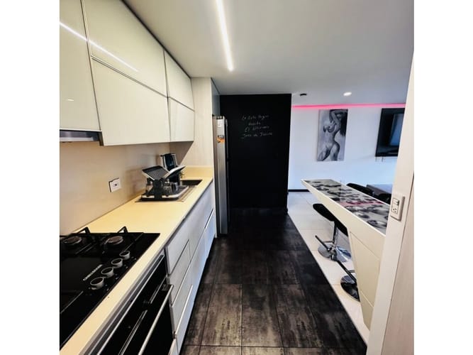 Apartamento de 2 alcobas en venta en Lalinde, Medellín, 107 m² · foto 4 de 15