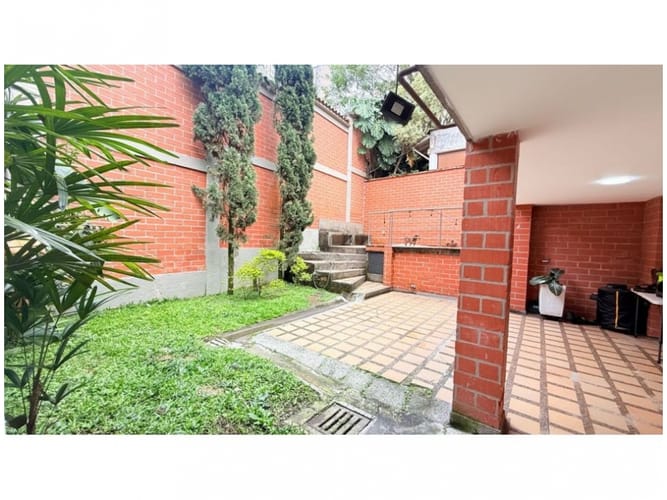 Casa de 4 alcobas en venta en San Lucas, Medellín, 194 m² · foto 4 de 16