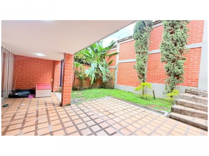 Casa de 4 alcobas en venta en San Lucas, Medellín, 194 m² · foto 14 de 16