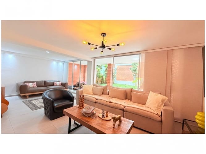 Casa de 4 alcobas en venta en San Lucas, Medellín, 194 m² · foto 16 de 16