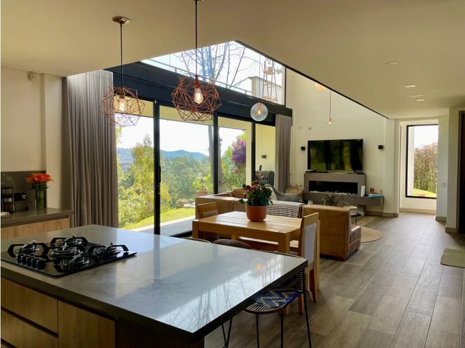 Casa de 4 alcobas en venta en Vía Las Palmas, Envigado, 287 m² · foto 3 de 12