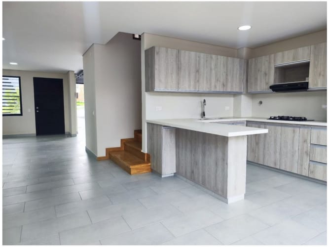 Casa de 3 alcobas en venta en La Alhambra, Medellín, 133 m² · foto 3 de 16