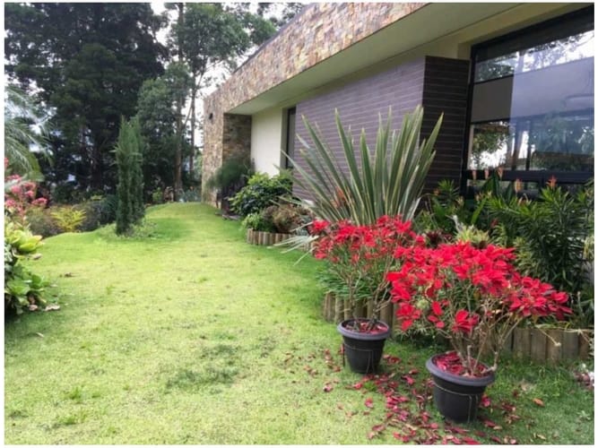 Casa de 3 alcobas en venta en Loma Del Escobero, Medellín, 330 m² · foto 2 de 24