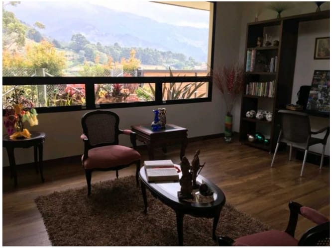 Casa de 3 alcobas en venta en Loma Del Escobero, Medellín, 330 m² · foto 3 de 24