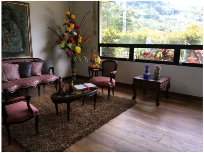 Casa de 3 alcobas en venta en Loma Del Escobero, Medellín, 330 m² · foto 7 de 24