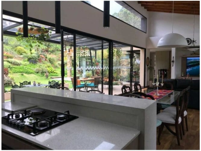 Casa de 3 alcobas en venta en Loma Del Escobero, Medellín, 330 m² · foto 8 de 24