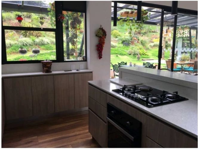 Casa de 3 alcobas en venta en Loma Del Escobero, Medellín, 330 m² · foto 22 de 24