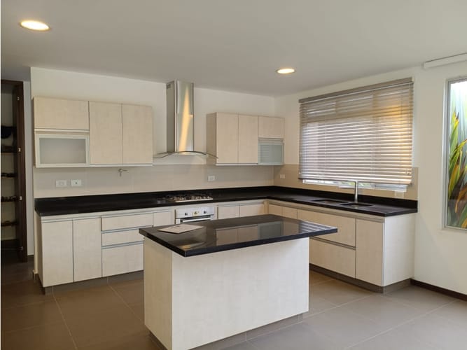 Casa de 4 alcobas en venta en Las Palmas, Envigado, 255 m² · foto 18 de 23
