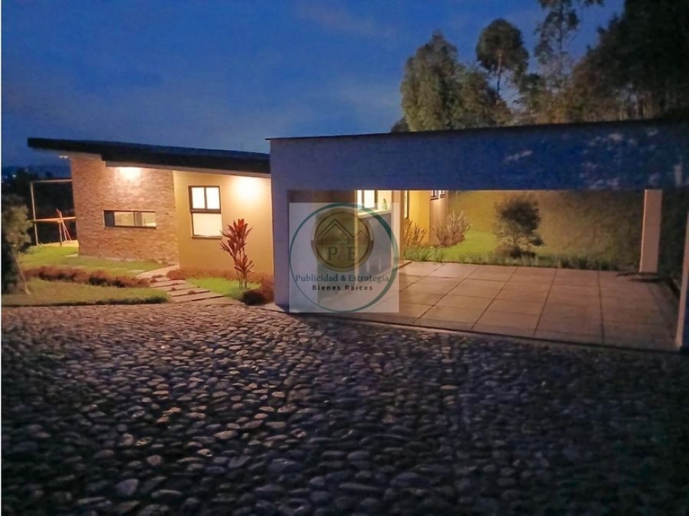 Casa de 3 alcobas en venta en El Centro, El Carmen de Viboral, 160 m² · foto 2 de 24