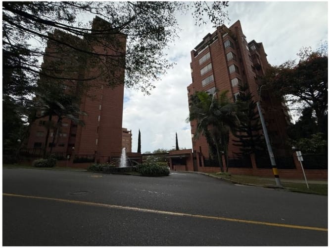 Apartamento de 3 alcobas en venta en El Poblado, Medellín, 123 m² · foto 2 de 24