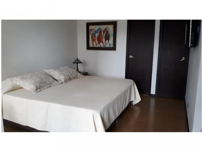 Apartamento de 1 alcoba en venta en El Poblado, Medellín, 63 m² · foto 8 de 24