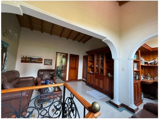 Casa de 6 alcobas en venta en Loma Del Escobero, Envigado, 234 m² · foto 8 de 24