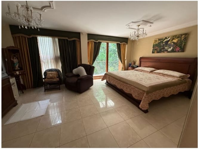 Casa de 6 alcobas en venta en Loma Del Escobero, Envigado, 234 m² · foto 10 de 24