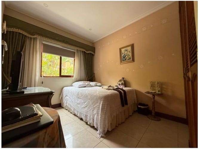 Casa de 6 alcobas en venta en Loma Del Escobero, Envigado, 234 m² · foto 13 de 24