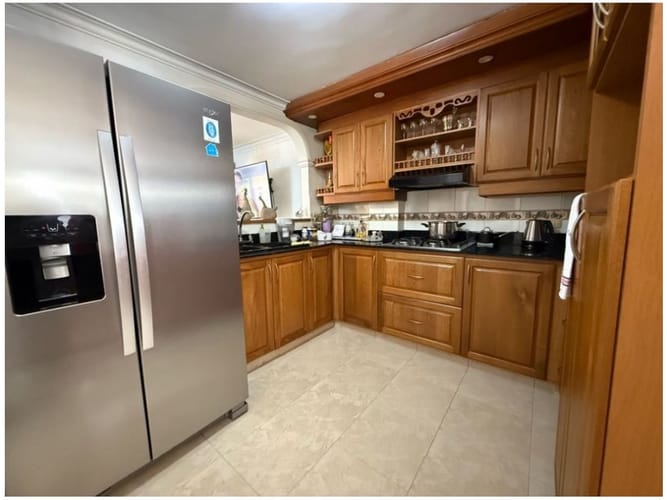 Casa de 6 alcobas en venta en Loma Del Escobero, Envigado, 234 m² · foto 16 de 24