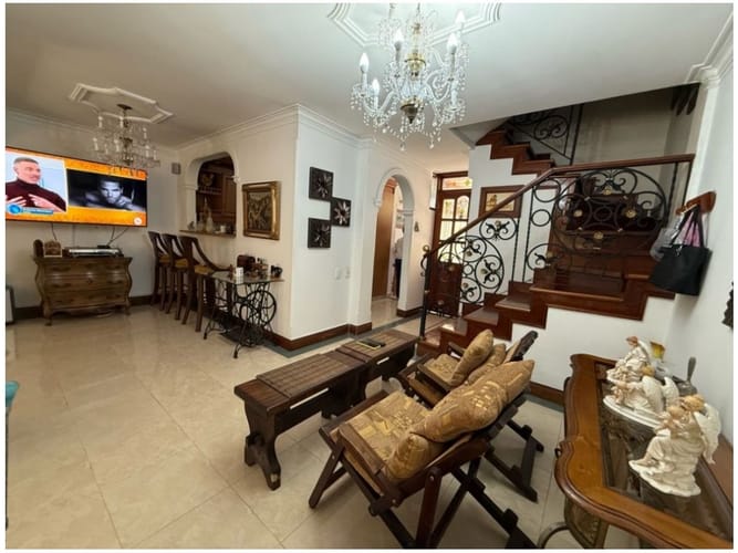 Casa de 6 alcobas en venta en Loma Del Escobero, Envigado, 234 m² · foto 19 de 24