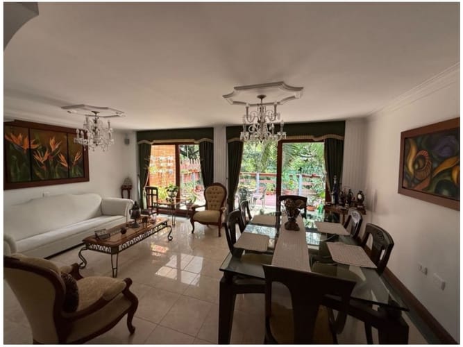 Casa de 6 alcobas en venta en Loma Del Escobero, Envigado, 234 m² · foto 20 de 24