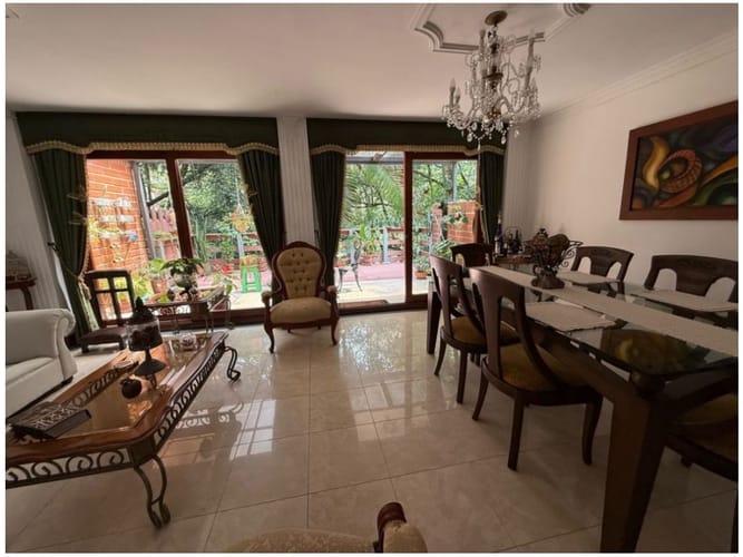 Casa de 6 alcobas en venta en Loma Del Escobero, Envigado, 234 m² · foto 21 de 24