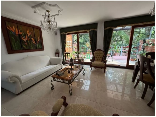 Casa de 6 alcobas en venta en Loma Del Escobero, Envigado, 234 m² · foto 22 de 24