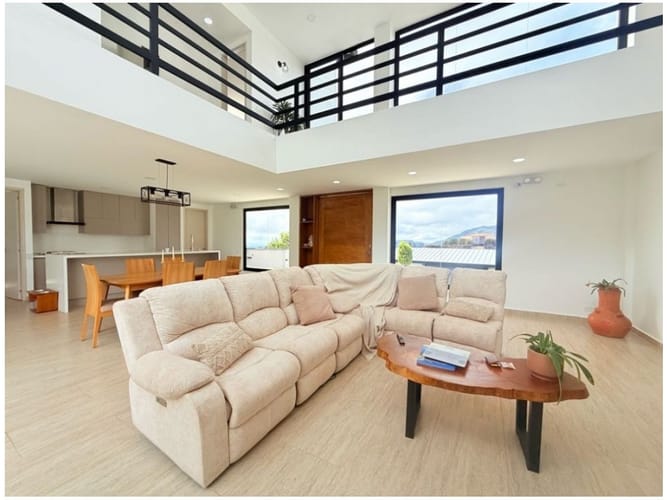 Casa de 4 alcobas en venta en Altos Del Escobero, El Retiro, 215 m² · foto 2 de 24