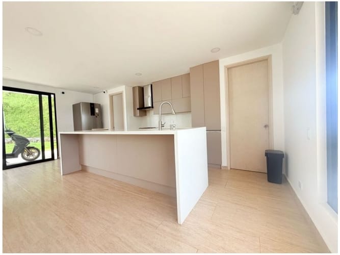 Casa de 4 alcobas en venta en Altos Del Escobero, El Retiro, 215 m² · foto 4 de 24