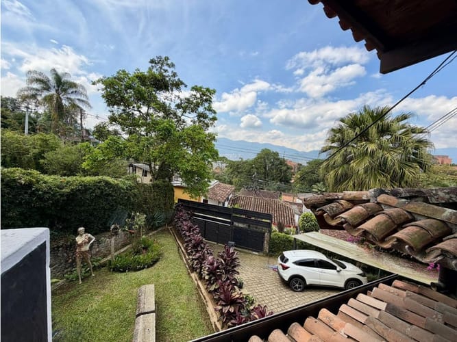 Casa de 5 alcobas en venta en Loma El Atravesado, Envigado, 390 m² · foto 5 de 24