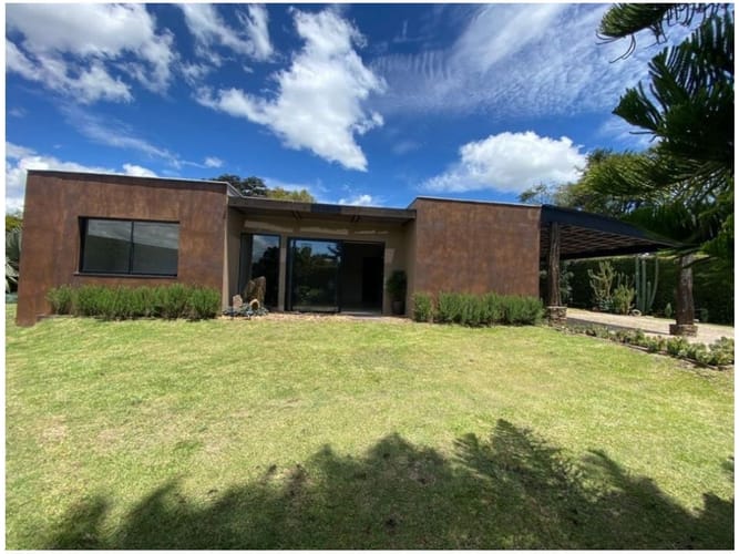 Casa de 4 alcobas en venta en Llano Grande, Rionegro, 525 m² · foto 2 de 24