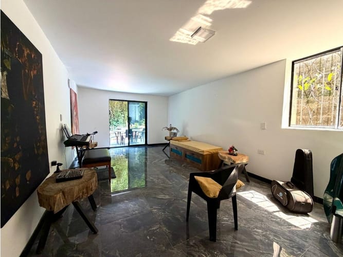 Casa de 5 alcobas en venta en Loma El Atravesado, Envigado, 390 m² · foto 15 de 24