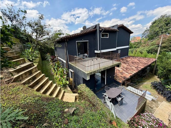 Casa de 5 alcobas en venta en Loma El Atravesado, Envigado, 390 m² · foto 19 de 24