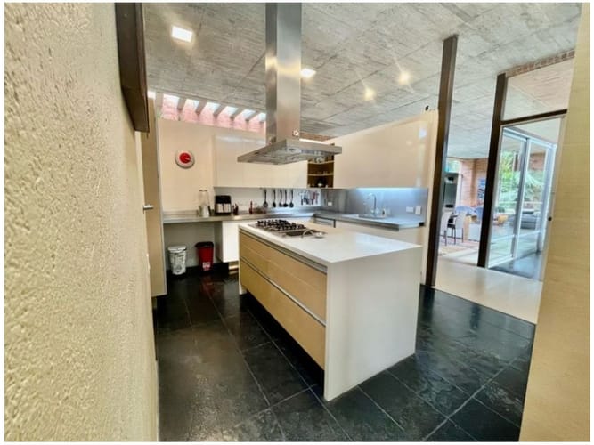 Casa de 4 alcobas en venta en Las Palmas, Medellín, 413 m² · foto 4 de 20