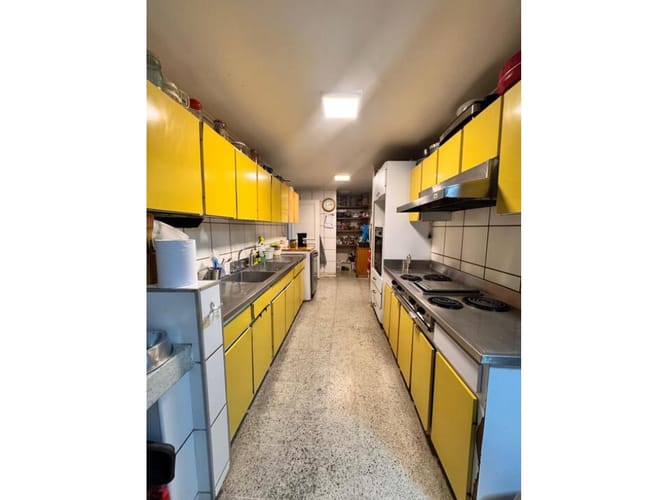 Apartamento de 3 alcobas en venta en El Tesoro, Medellín, 230 m² · foto 8 de 19