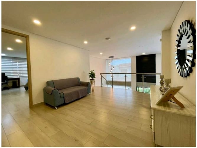 Casa de 4 alcobas en venta en Loma De San Jose, Medellín, 696 m² · foto 10 de 24