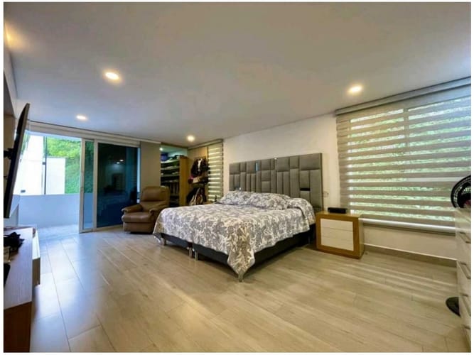 Casa de 4 alcobas en venta en Loma De San Jose, Medellín, 696 m² · foto 15 de 24
