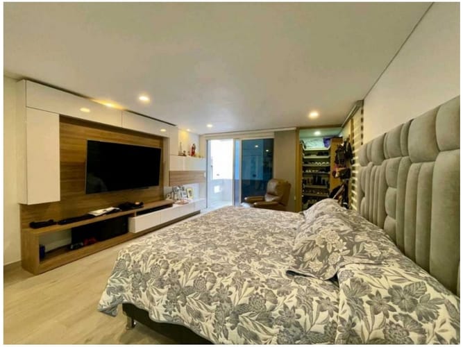 Casa de 4 alcobas en venta en Loma De San Jose, Medellín, 696 m² · foto 16 de 24