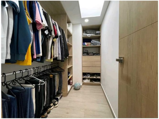 Casa de 4 alcobas en venta en Loma De San Jose, Medellín, 696 m² · foto 18 de 24