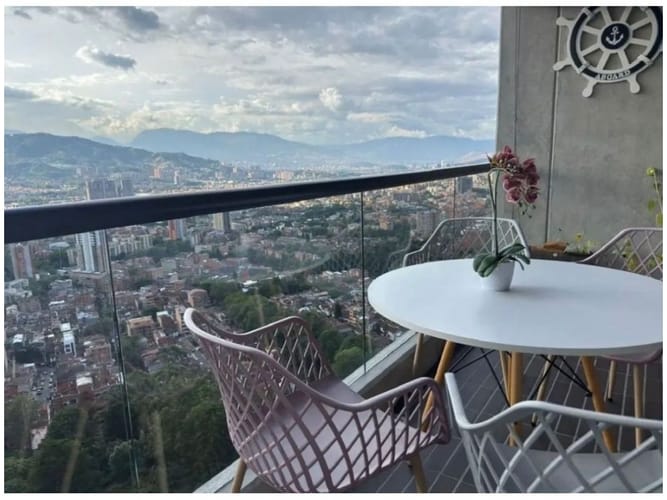 Apartamento de 3 alcobas en venta en El Trianon, Envigado, 84 m² · foto 2 de 15