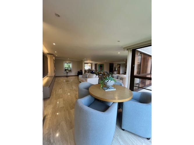 Apartamento de 3 alcobas en venta en El Poblado, Medellín, 292 m² · foto 6 de 6