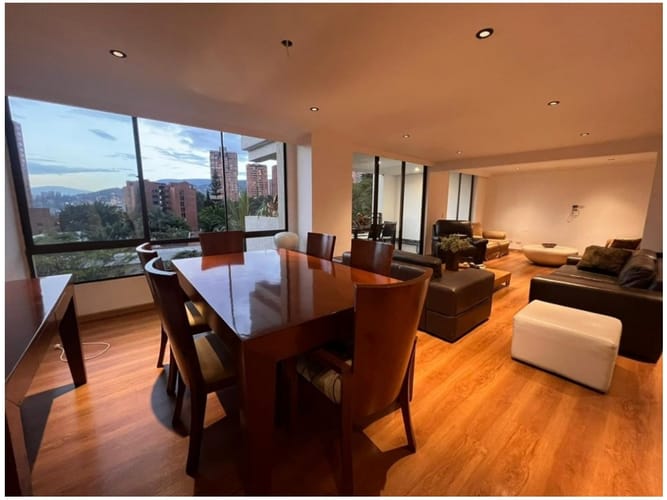 Apartamento de 4 alcobas en venta en Los Balsos, Medellín, 212 m² · foto 2 de 15