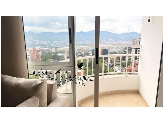 Apartamento de 3 alcobas en venta en La Florida, Medellín, 201 m² · foto 2 de 24