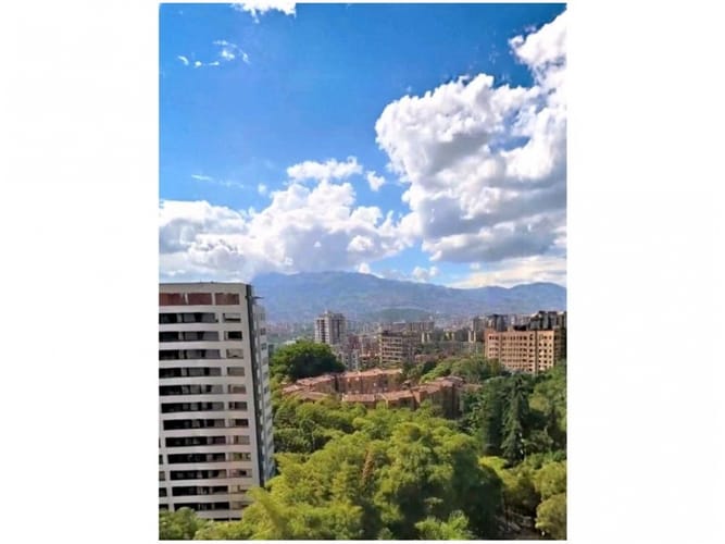 Apartamento en venta en El Poblado, Medellín · foto 3 de 10